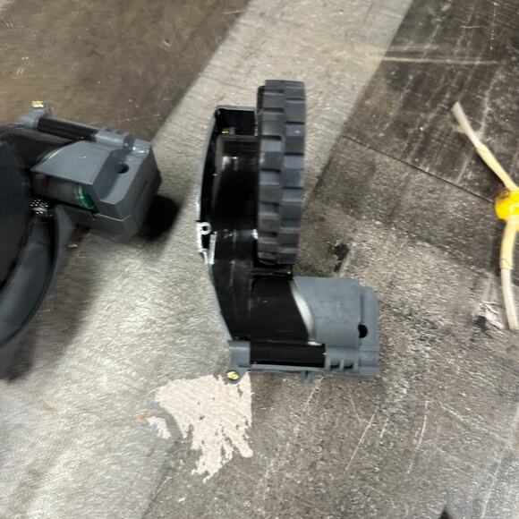 Right and Left Drive Wheel Module Pair iRobot Roomba 671 - Picture 6 of 7